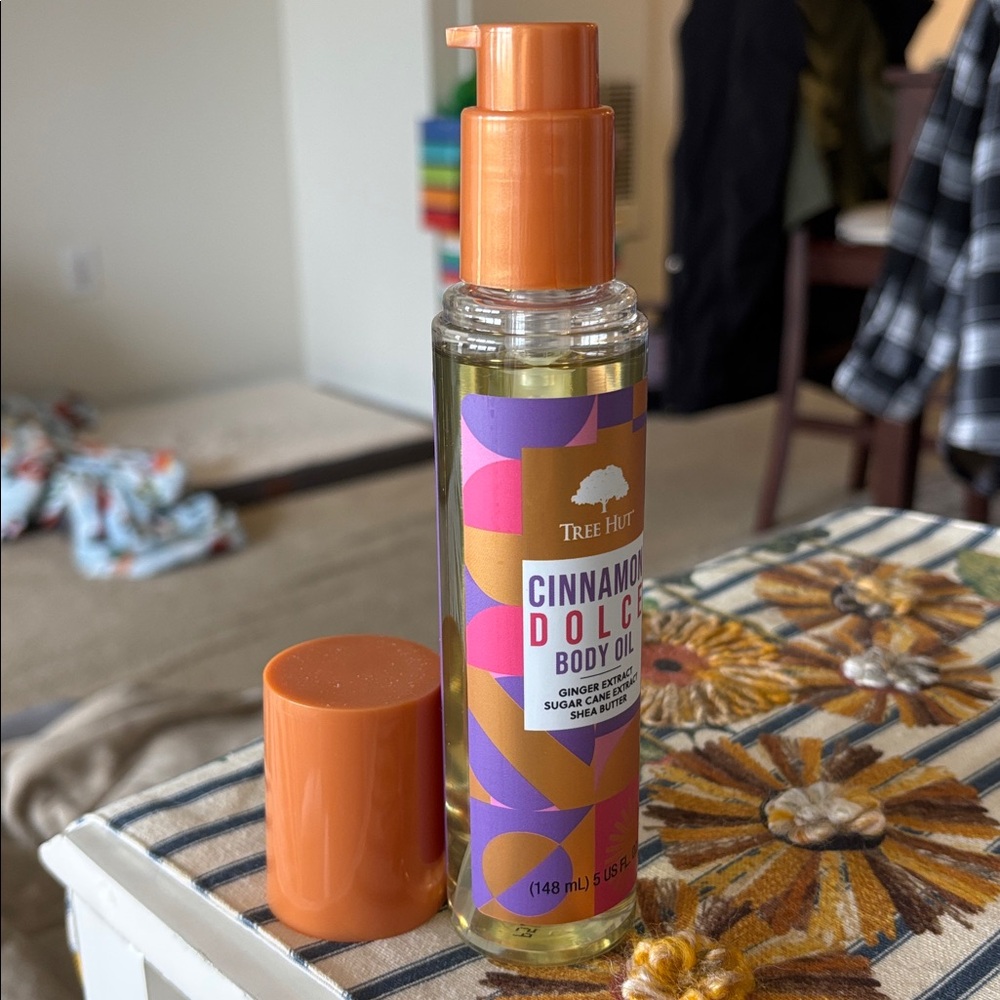 Cinnamon Dolce Body Oil Tree Hut - Picture 3 of 4